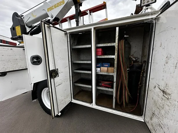 2015 Peterbilt 337 - image 11