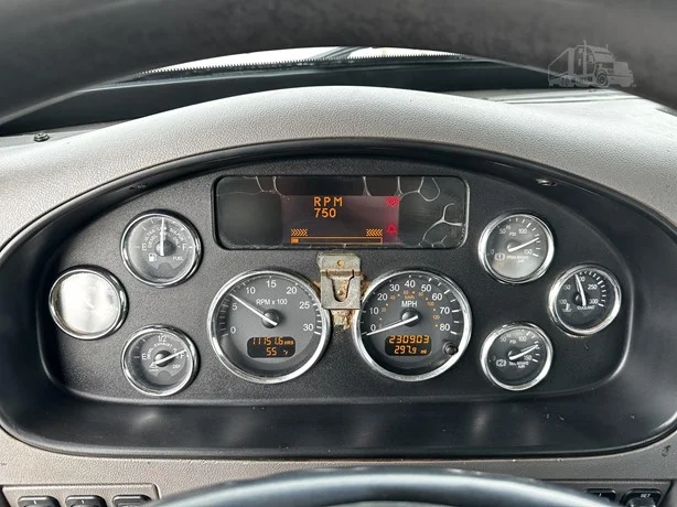 2015 Peterbilt 337 - image 25