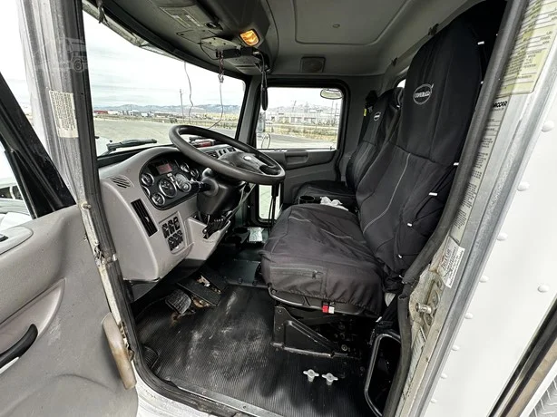 2015 Peterbilt 337 - image 23