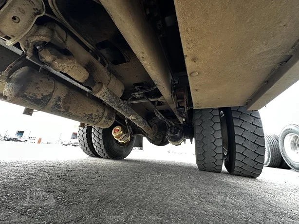 2015 Peterbilt 337 - image 28