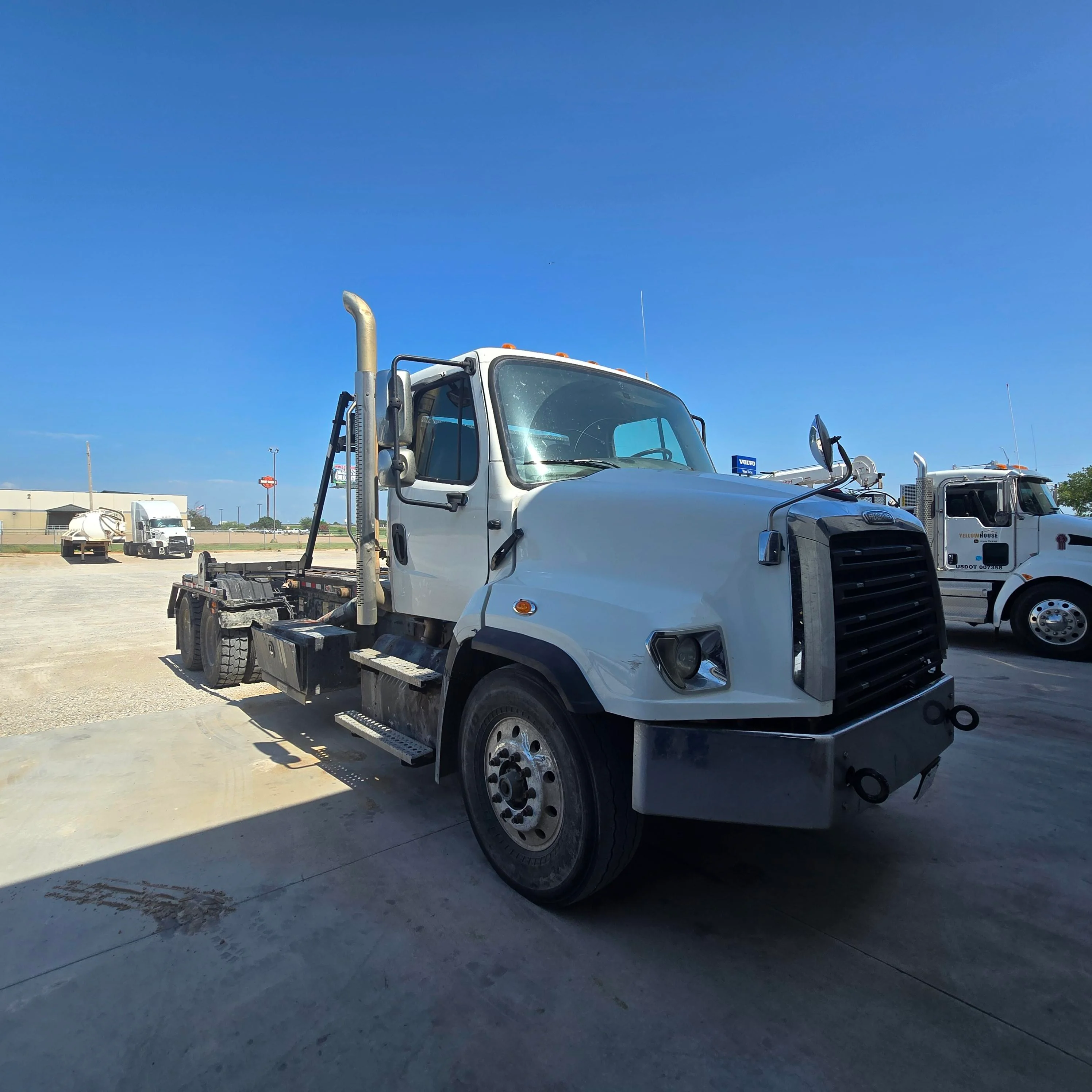 2021 Freightliner 114SD in Wichita Falls, TX — photo 2