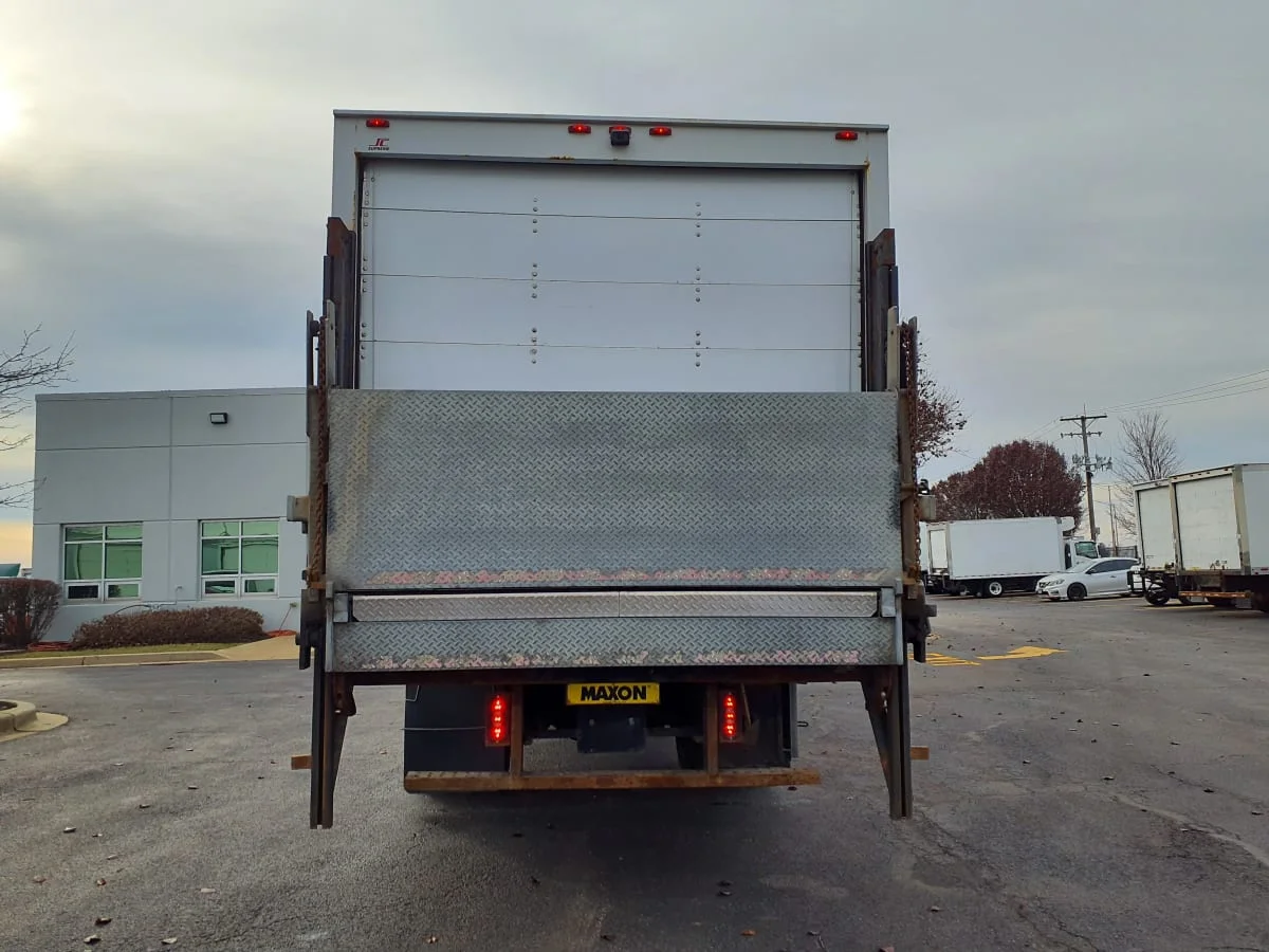 2016 Hino 338 - image 5