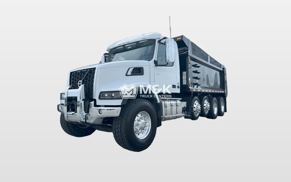 2025 Volvo - image 1