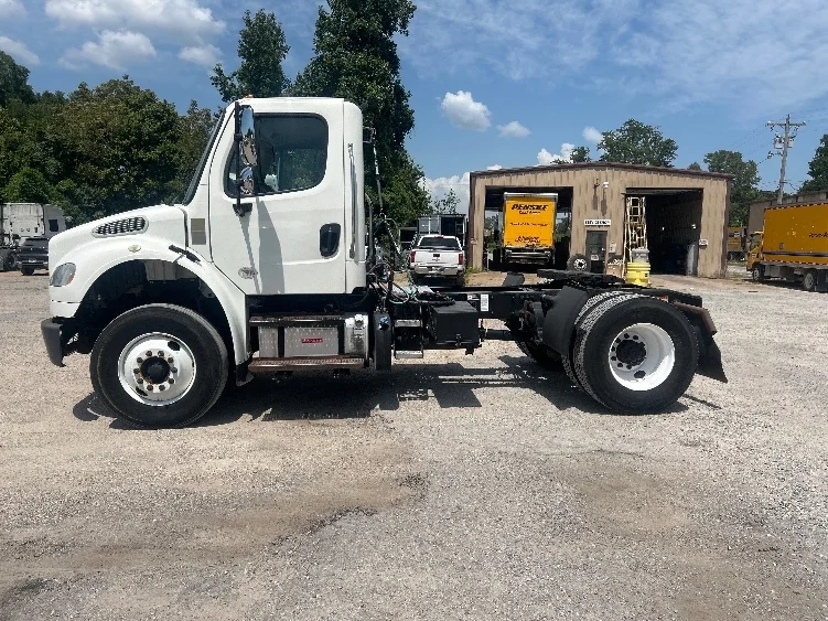 2019 Freightliner eM2 in Poplar Bluff, MO — photo 4