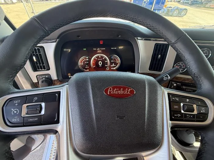 2027 Peterbilt 589 - image 24