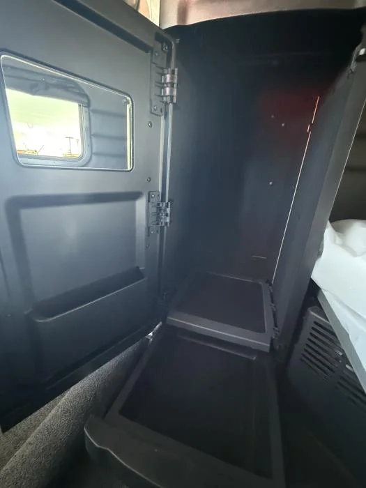 2027 Peterbilt 589 - image 30