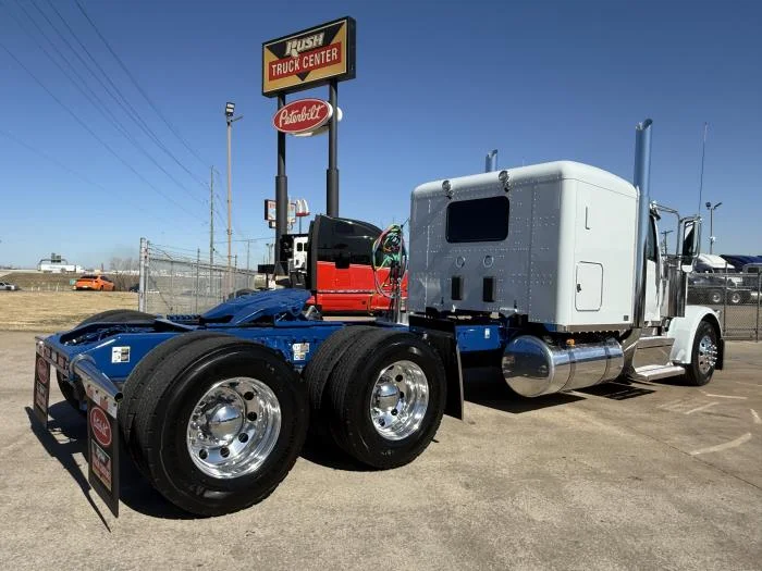 2027 Peterbilt 589 - image 17