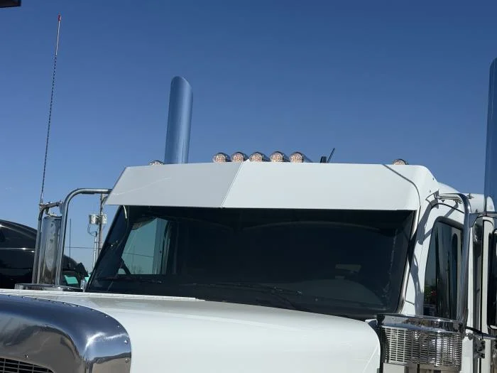 2027 Peterbilt 589 - image 12