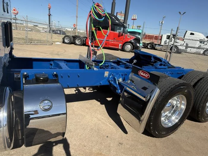2027 Peterbilt 589 - image 9