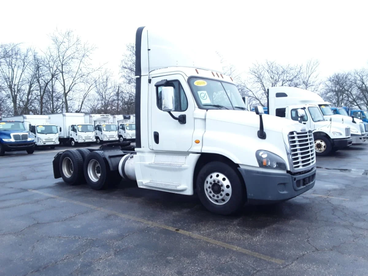 2018 Freightliner Cascadia - image 3