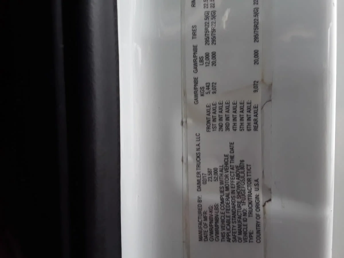 2018 Freightliner Cascadia - image 12