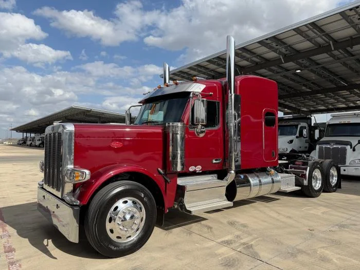 2027 Peterbilt 589 in San Antonio, TX — photo 2