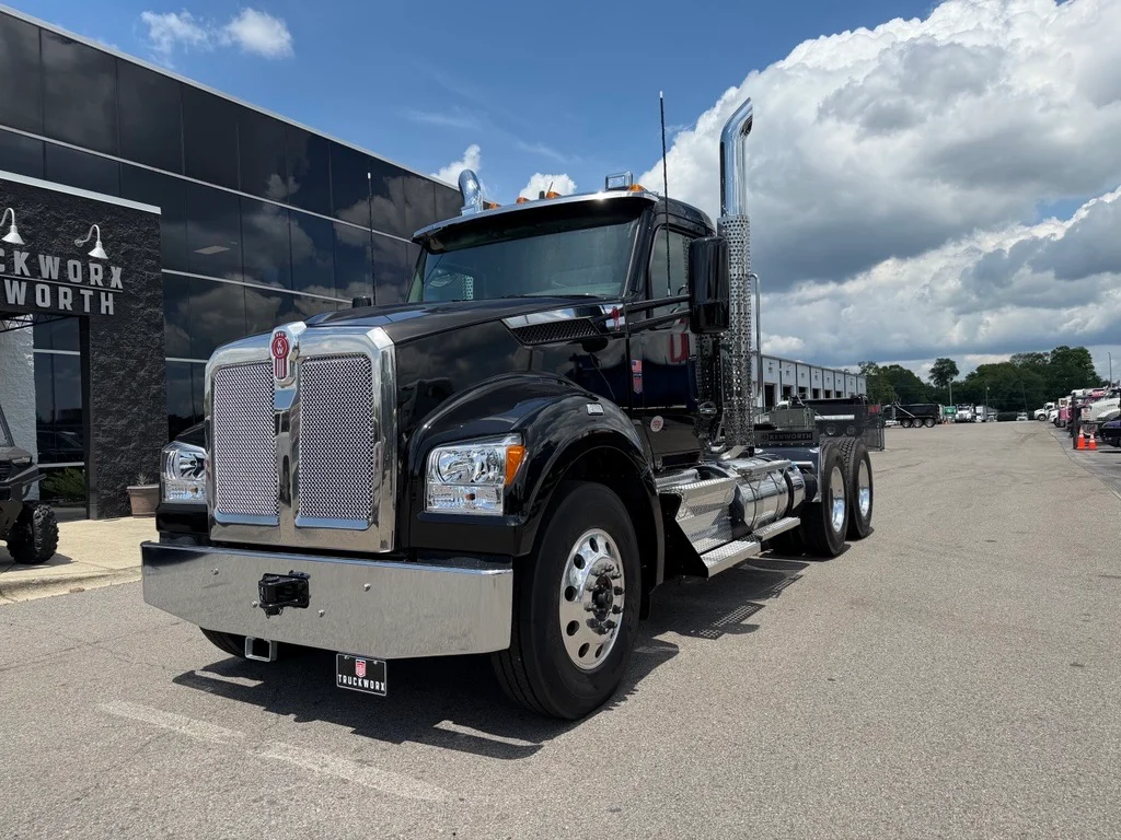 2027 Kenworth T880