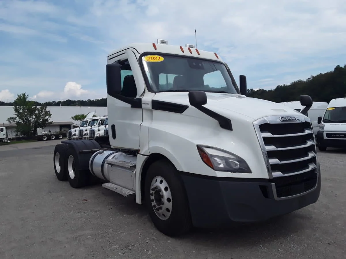 2021 Freightliner Cascadia in Pittsburgh, PA — photo 3