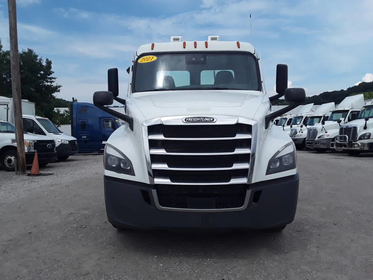 2021 Freightliner Cascadia in Pittsburgh, PA — photo 2