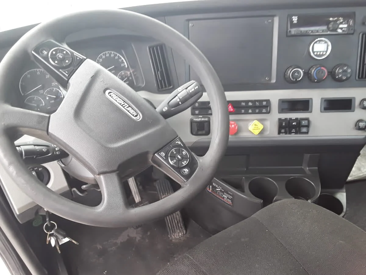 2021 Freightliner Cascadia in Pittsburgh, PA — photo 11