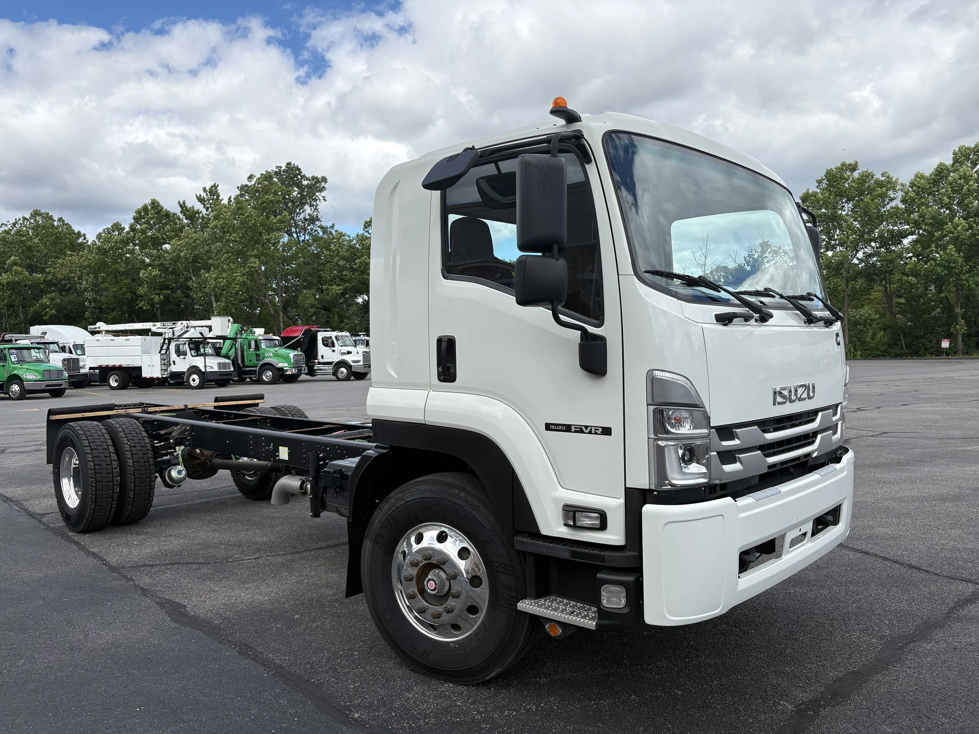 2024 Isuzu FTR in Weyers Cave, VA — photo 3
