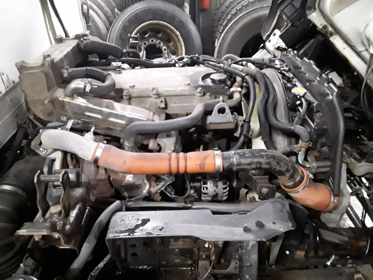 2018 Isuzu NPR - image 14