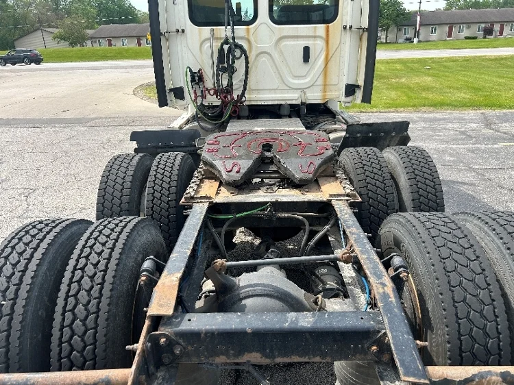 2019 Freightliner Cascadia in Elkhart, IN — photo 6