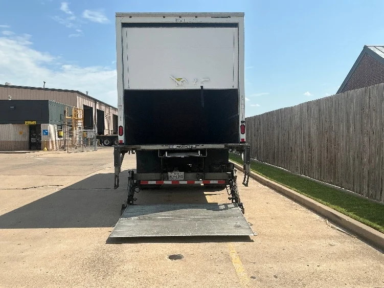 2020 Hino 268 in Tulsa, OK — photo 9