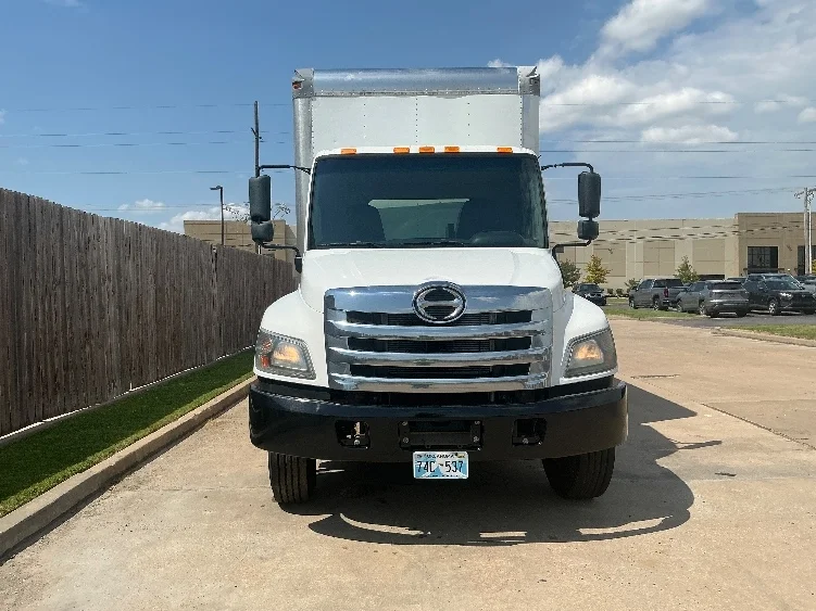 2020 Hino 268 in Tulsa, OK — photo 2