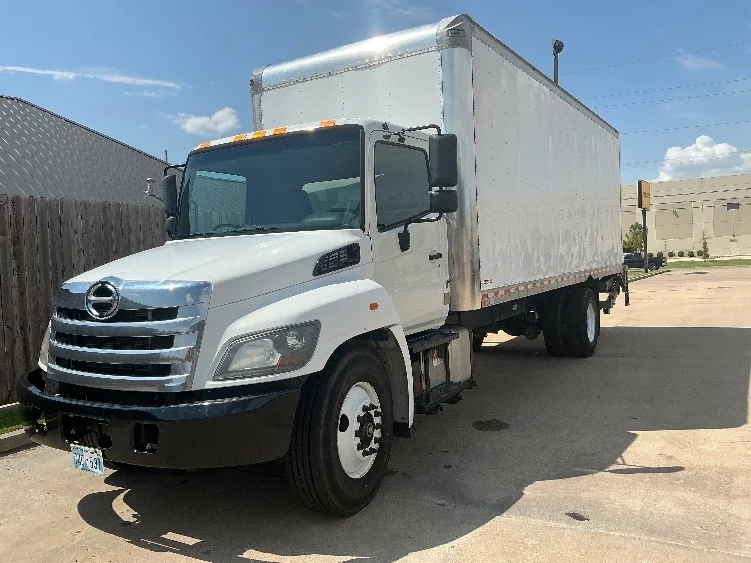 2020 Hino 268 in Tulsa, OK — photo 3