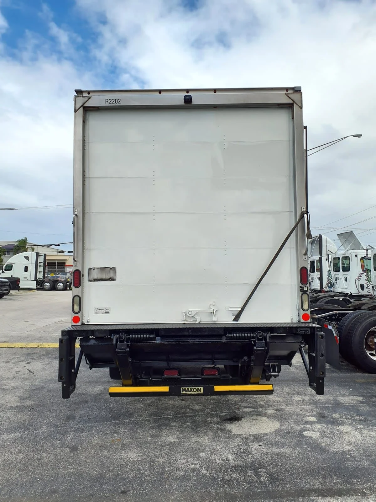 2018 International 4300 in Miami, FL — photo 5