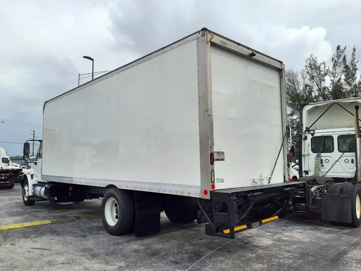 2018 International 4300 in Miami, FL — photo 6