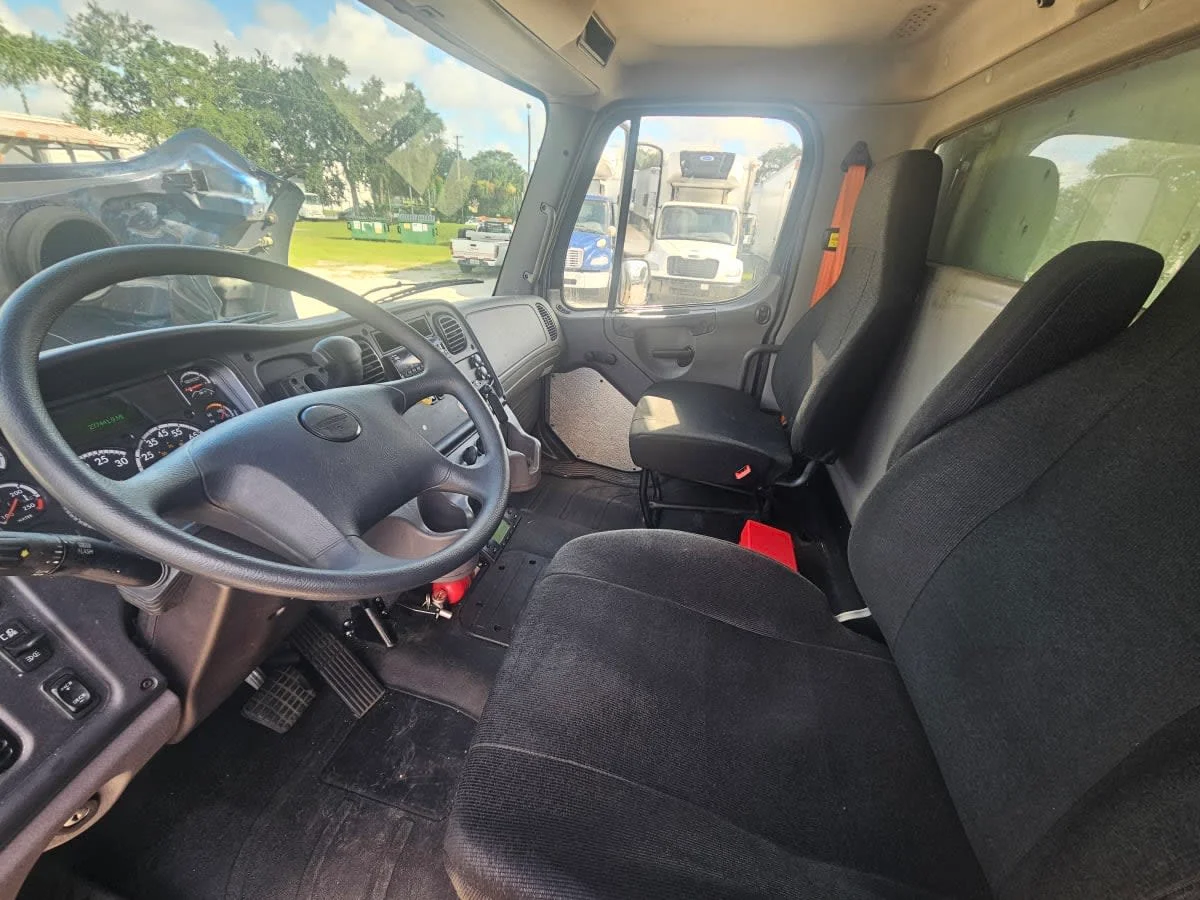 2019 Freightliner M2 106 in Orlando, FL — photo 8