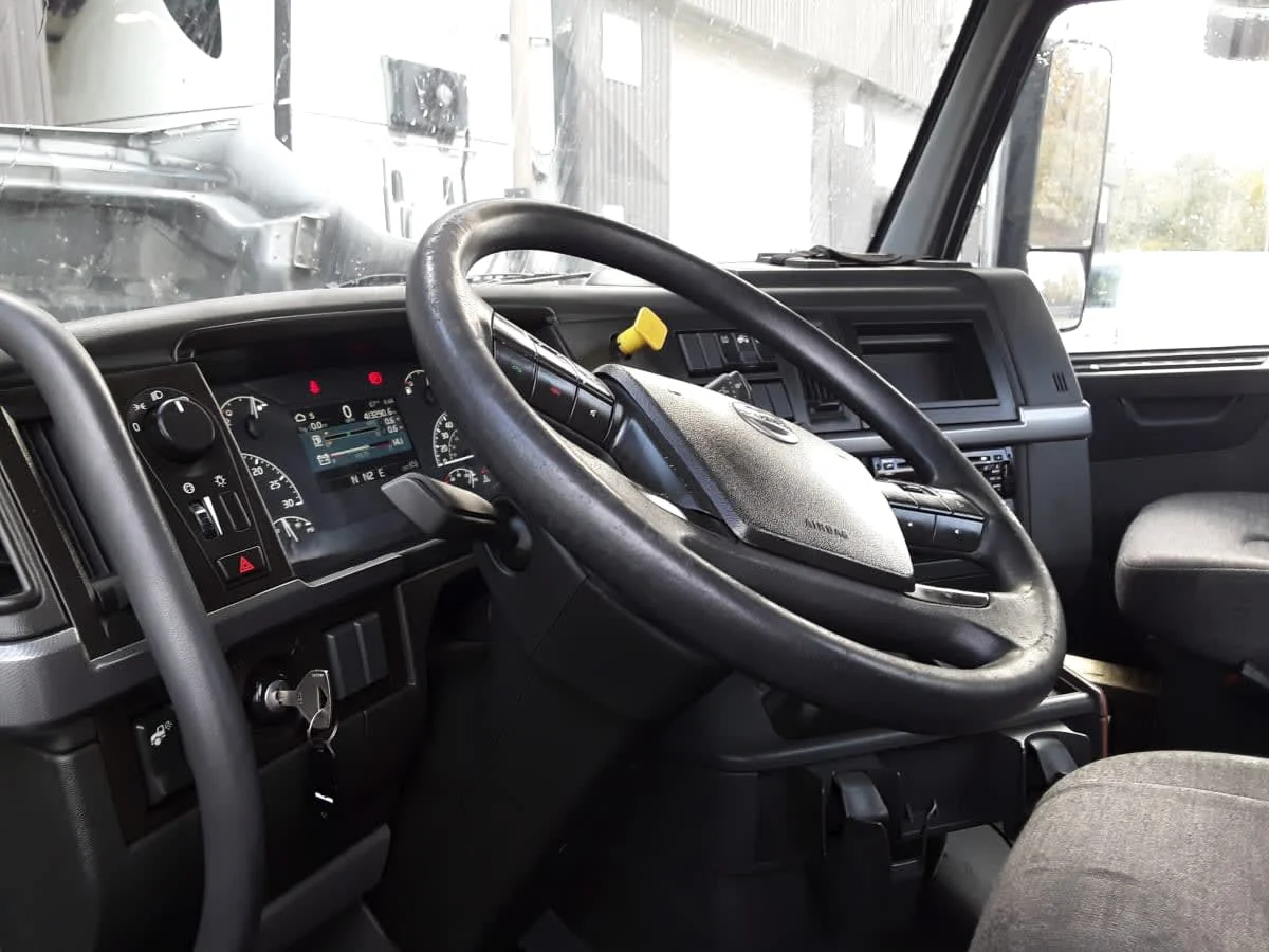 2019 Volvo VNR 660 in Kansas City, MO — photo 7