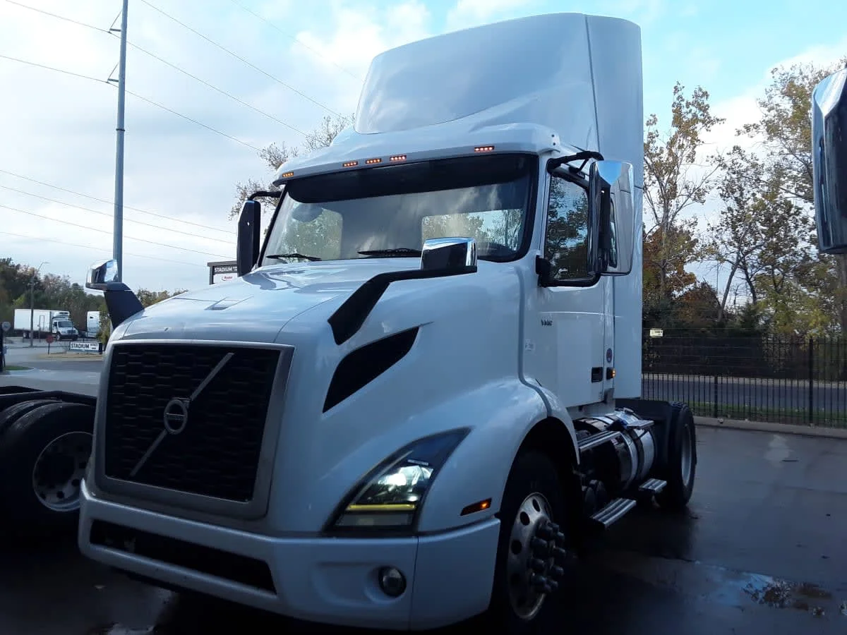 2019 Volvo VNR 660 in Kansas City, MO