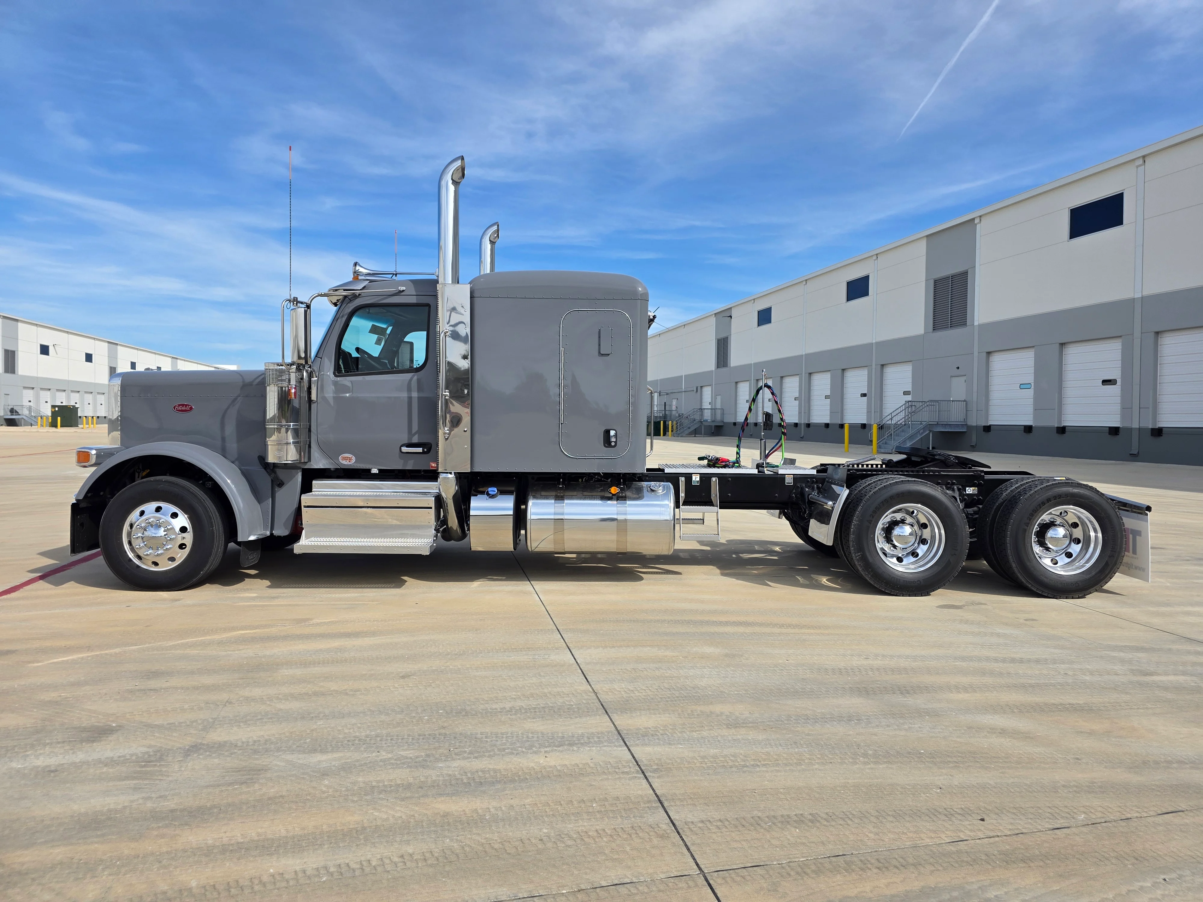 2027 Peterbilt 589 in Fort Smith, AR — photo 2