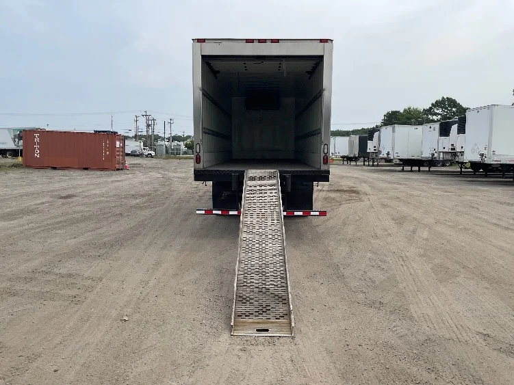 2021 Freightliner eM2 in Londonderry, NH — photo 9