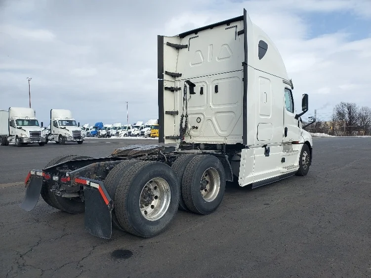 2020 Freightliner Cascadia - image 7