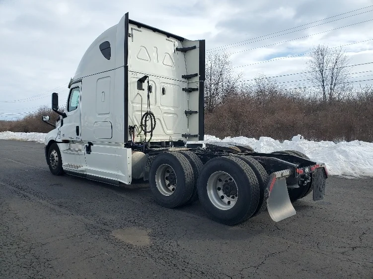 2020 Freightliner Cascadia - image 5