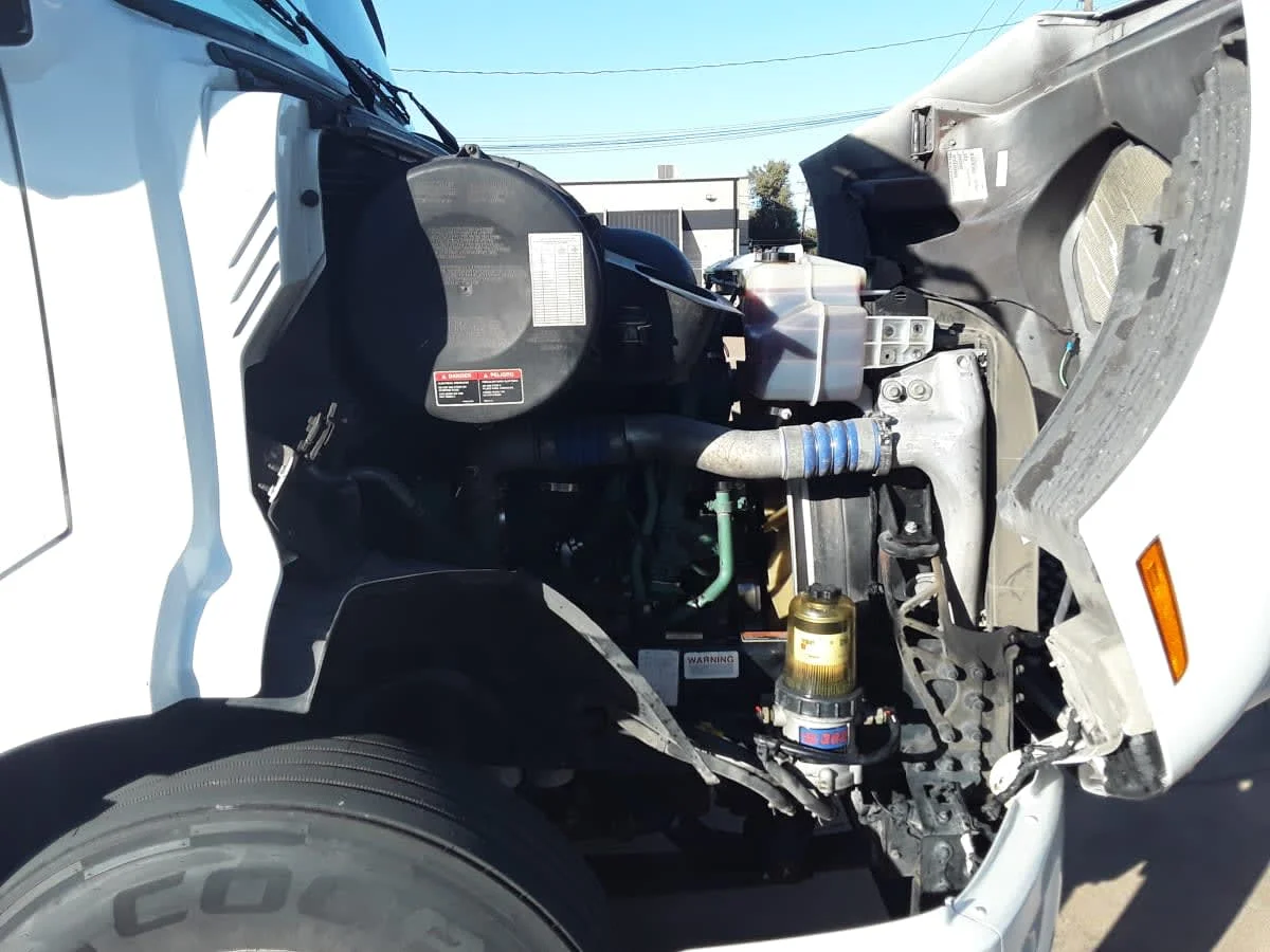 2020 Volvo VNR 640 - image 10