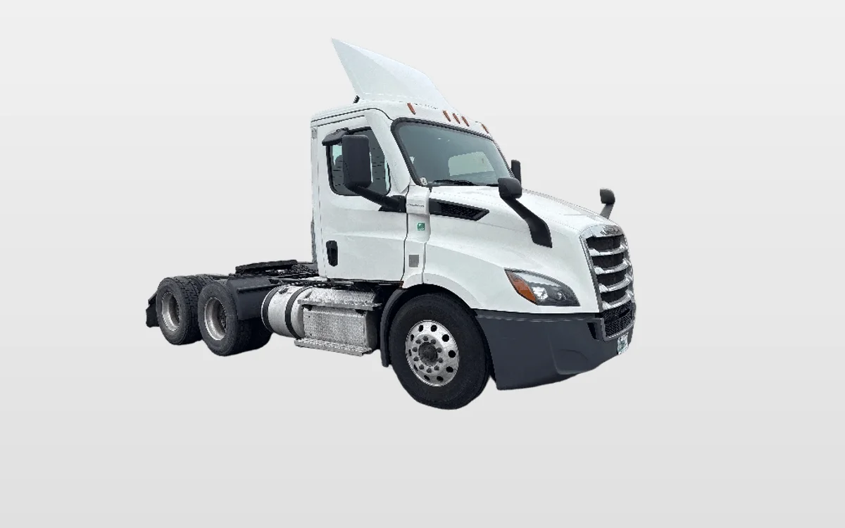 2020 Freightliner Cascadia - image 1