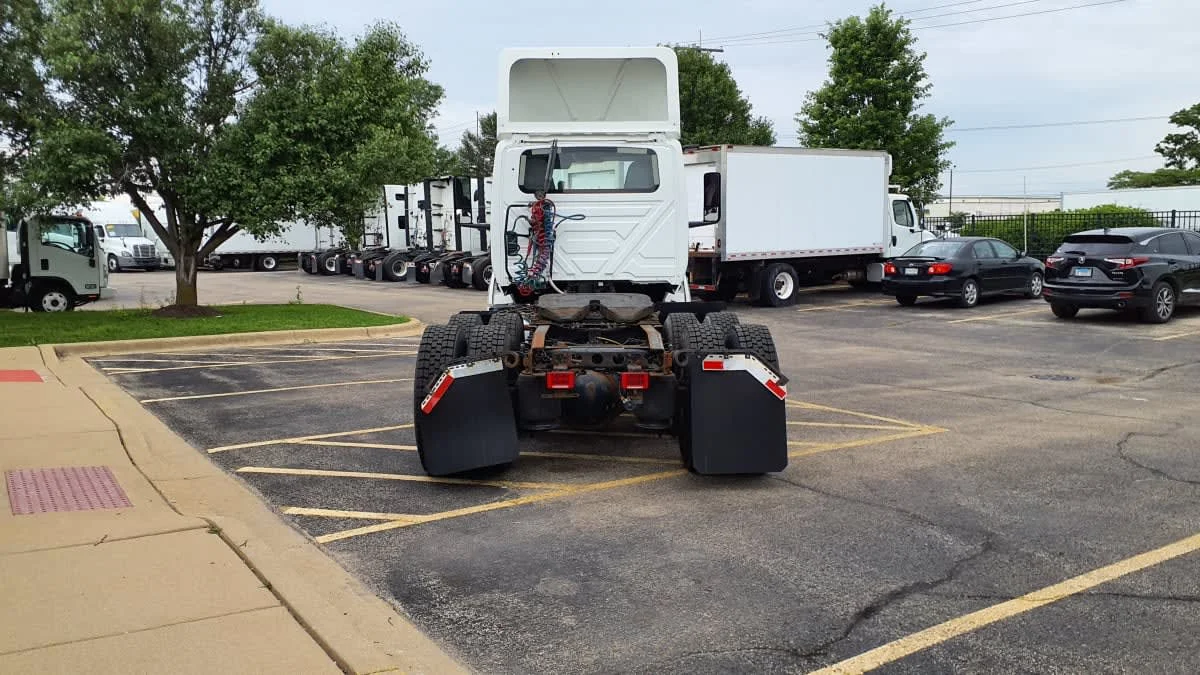 2019 International LT in Bolingbrook, IL — photo 5