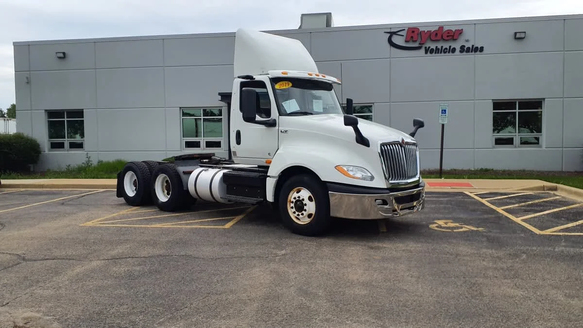 2019 International LT in Bolingbrook, IL — photo 3