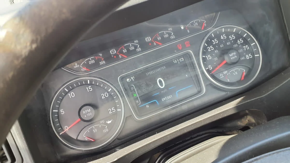2019 International LT in Bolingbrook, IL — photo 9