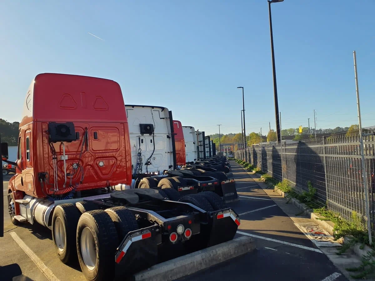 2019 Freightliner Cascadia - image 6