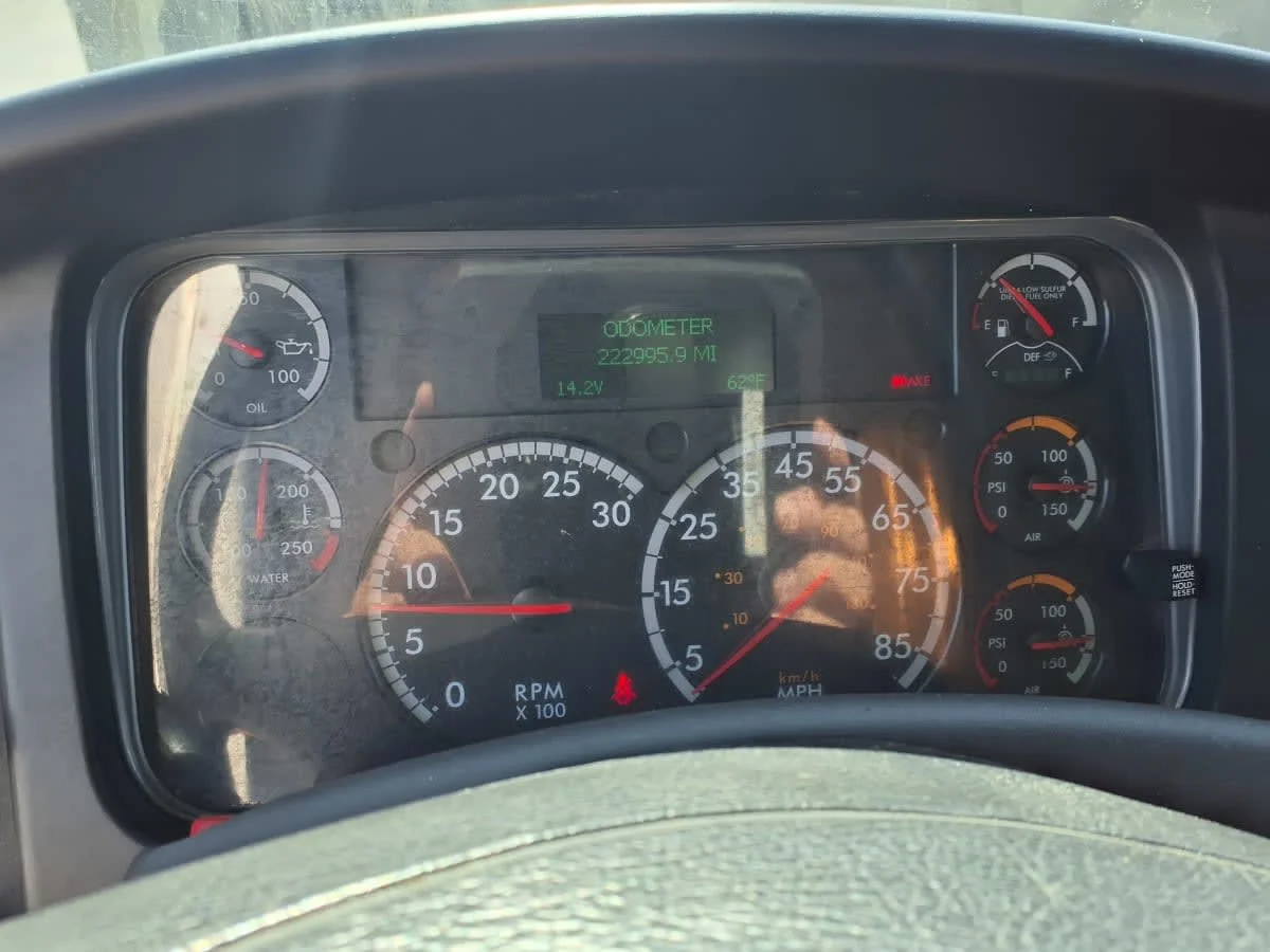 2019 Freightliner M2 106 - image 12
