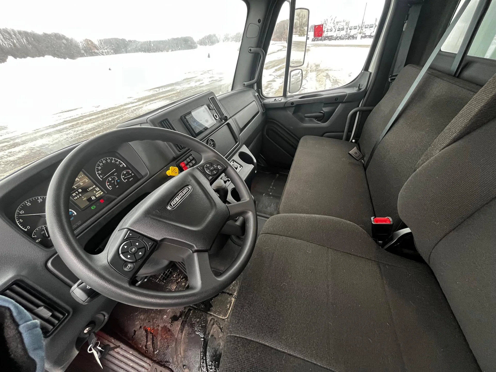 2026 Freightliner M2 106 - image 13