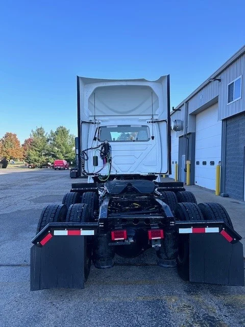 2025 International LT - image 5