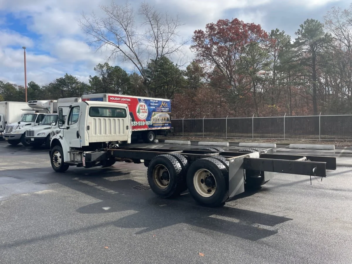 2016 Freightliner M2 106 - image 6