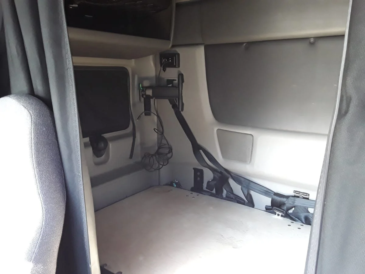 2020 International LT - image 8