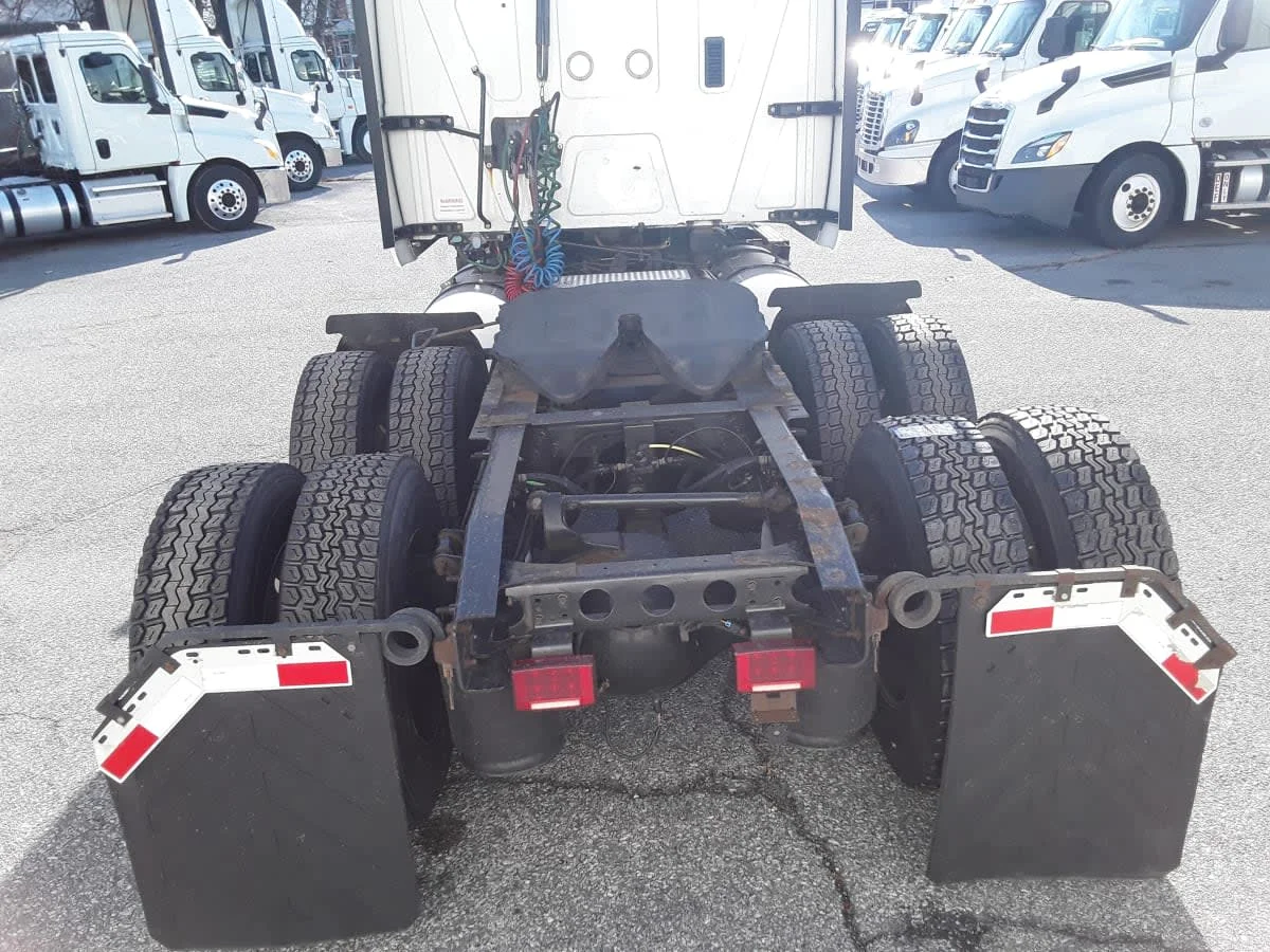 2020 International LT - image 13