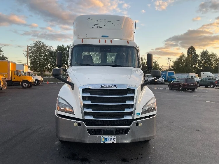 2020 Freightliner Cascadia in Millville, NJ — photo 2