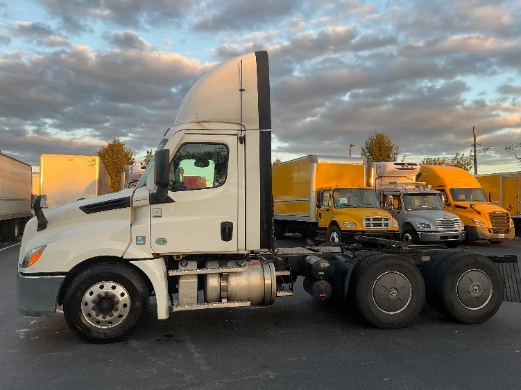 2020 Freightliner Cascadia in Millville, NJ — photo 4