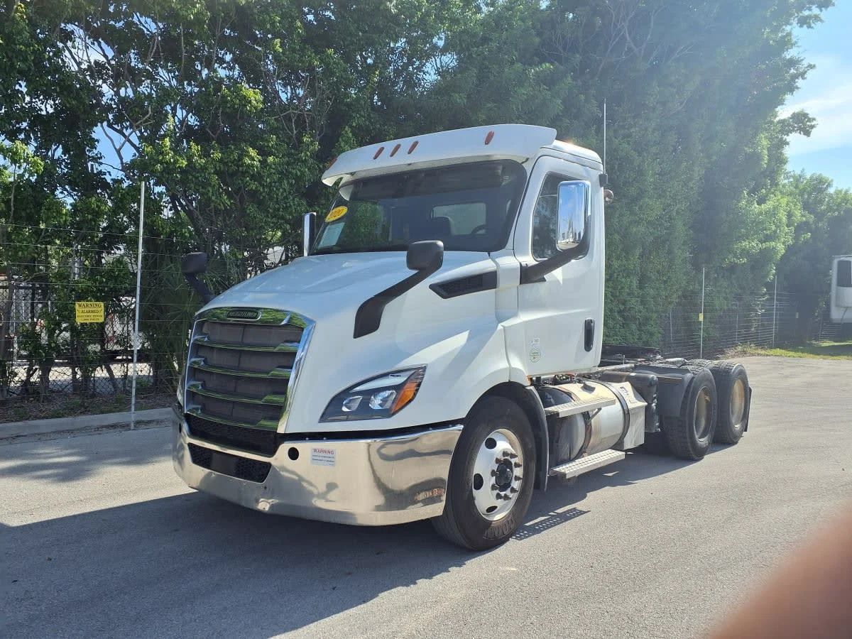 2020 Freightliner Cascadia in Davie, FL